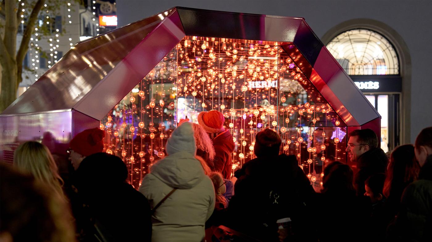 A Touch of Lucy: Konzeption und Realisation der begehbaren Installation